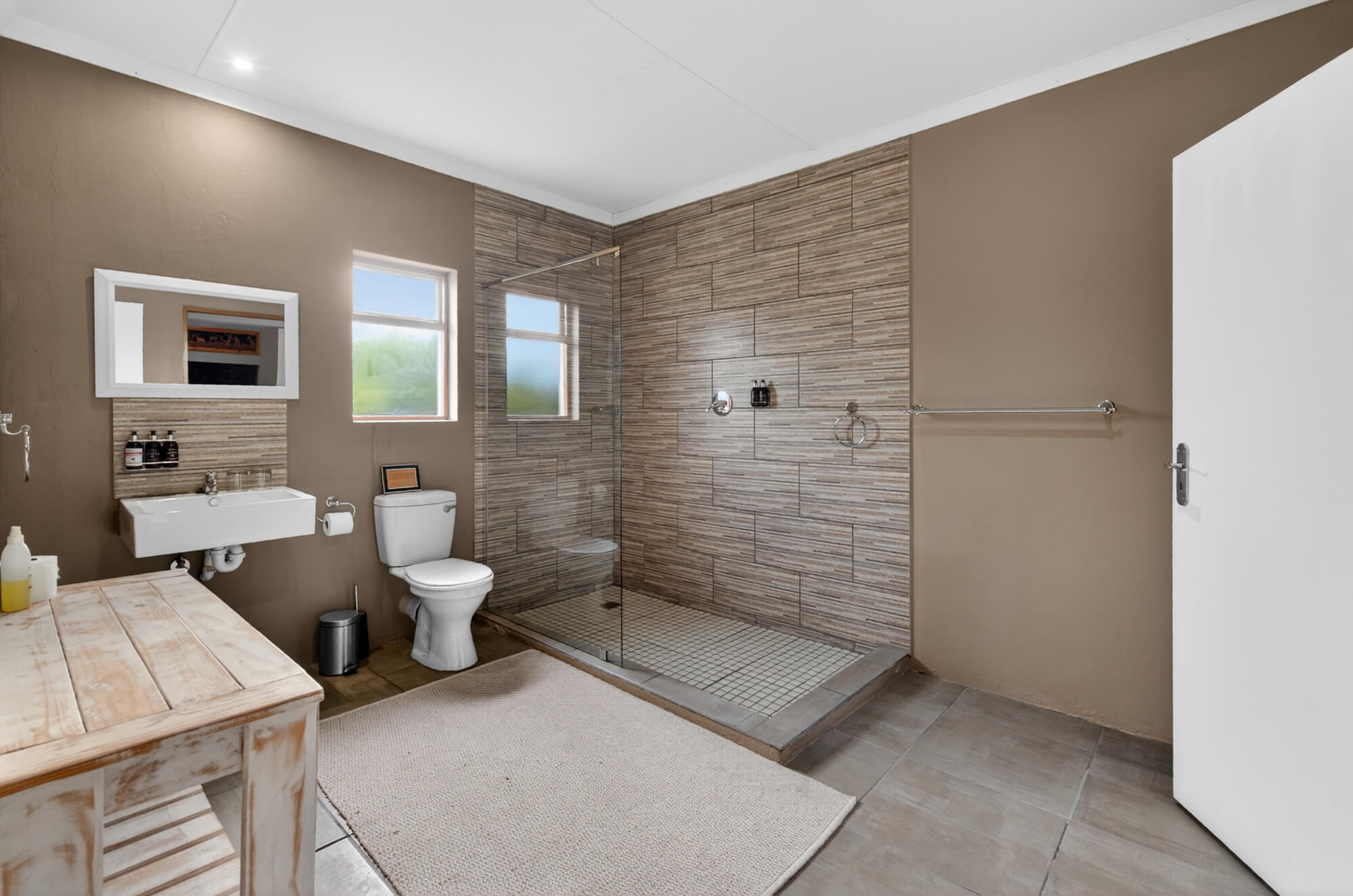 Kudu Chalet Bathroom L