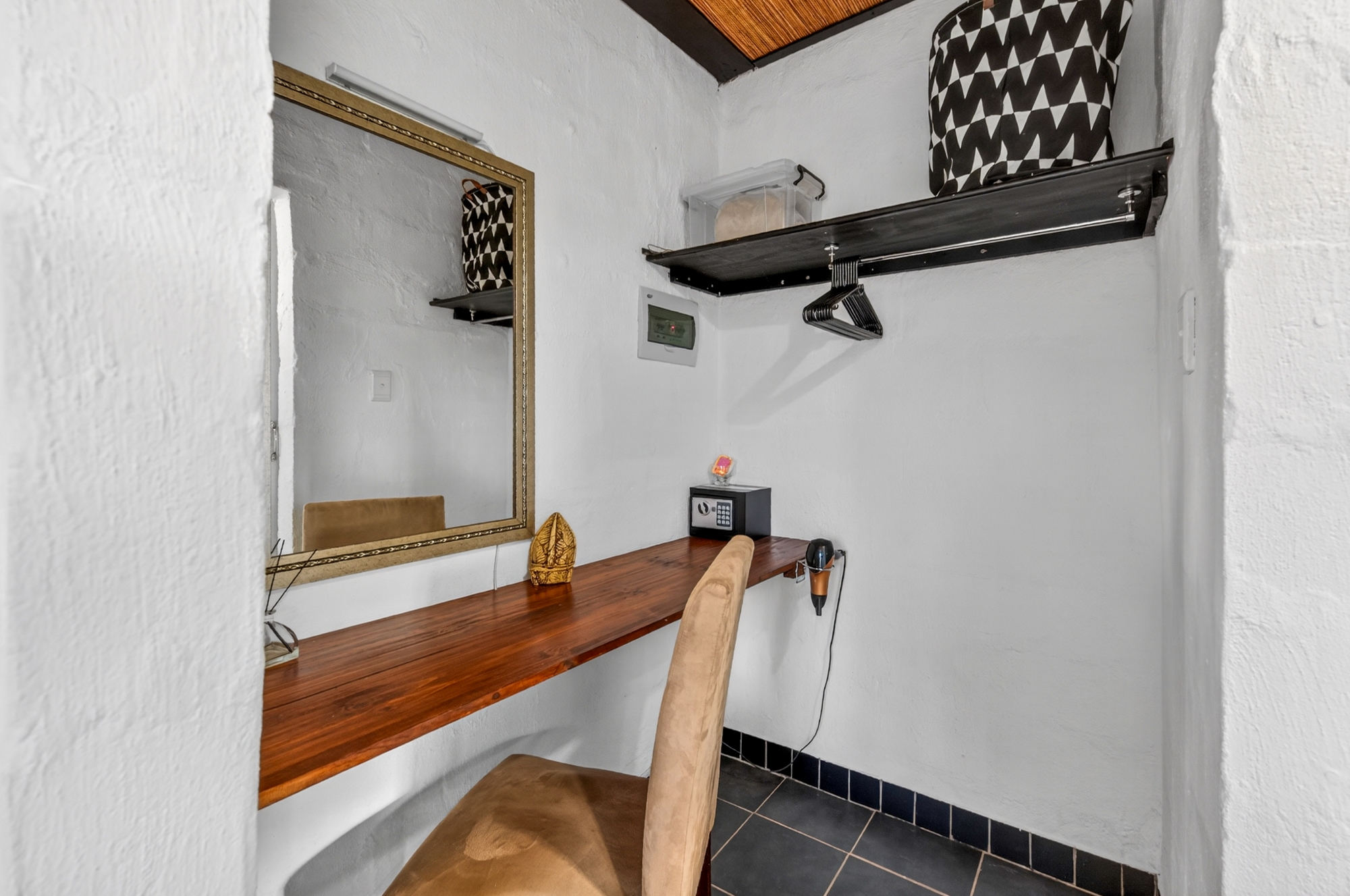 Oryx Chalet Dressing Table